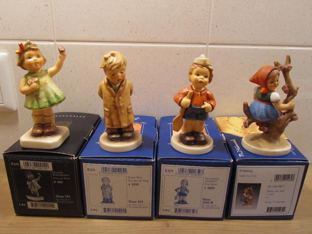 Hummel 9 - 10 cm, Verzamelen, Beelden en Beeldjes, Ophalen of Verzenden, Zo goed als nieuw, Hummel