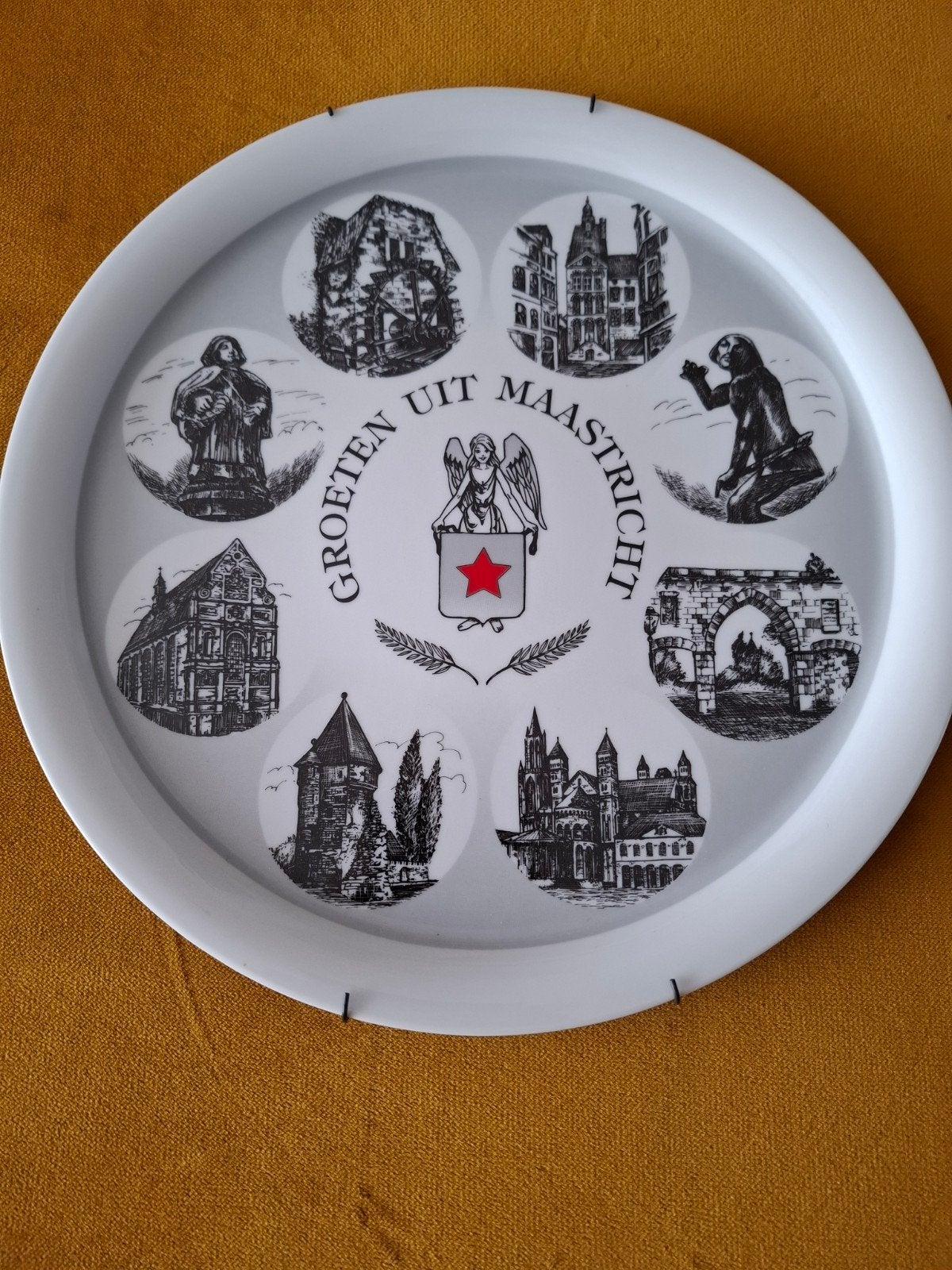 Royal Mosa bord Maastricht, Antiek en Kunst, Ophalen
