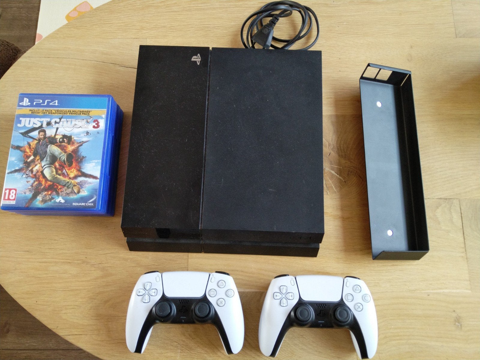 PlayStation 4 met 2 controllers, 4 spellen en muurbeugel, Ophalen, Met 2 controllers, Original, 500 GB