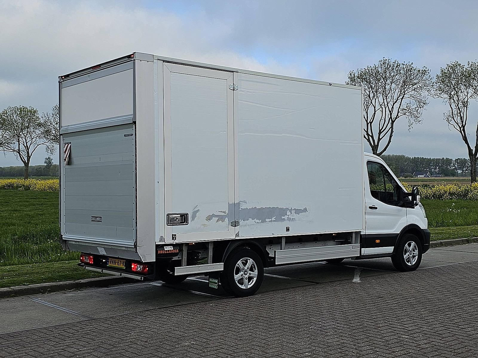 FORD TRANSIT 2.0 bakwagen laadklep !, Gebruikt, Euro 6, 129 pk, Wit