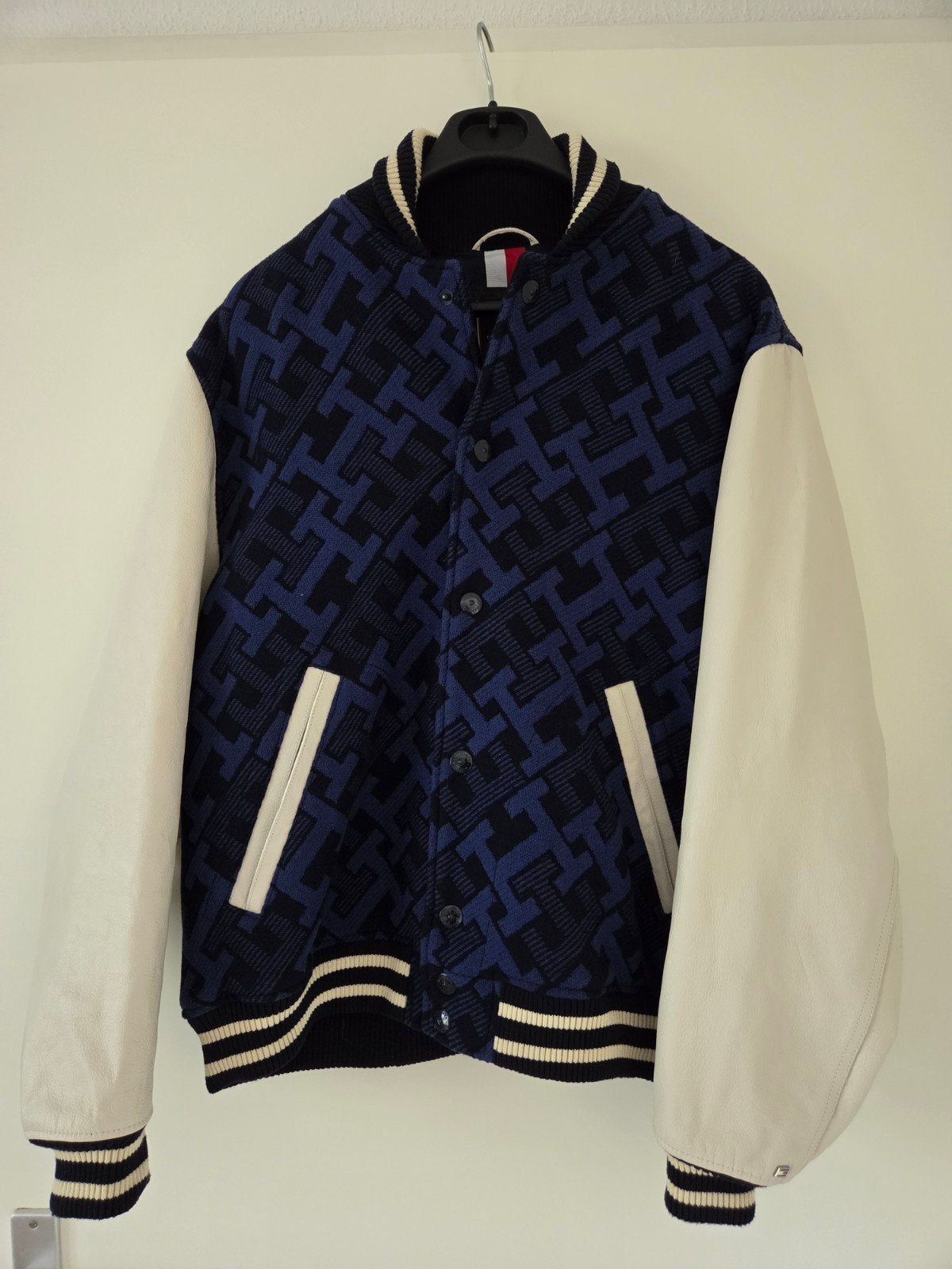 Tommy Hilfiger TH monogram varsity jacket maat XL, Blauw, Tommy Hilfiger, Maat 56/58 (XL), Ophalen of Verzenden