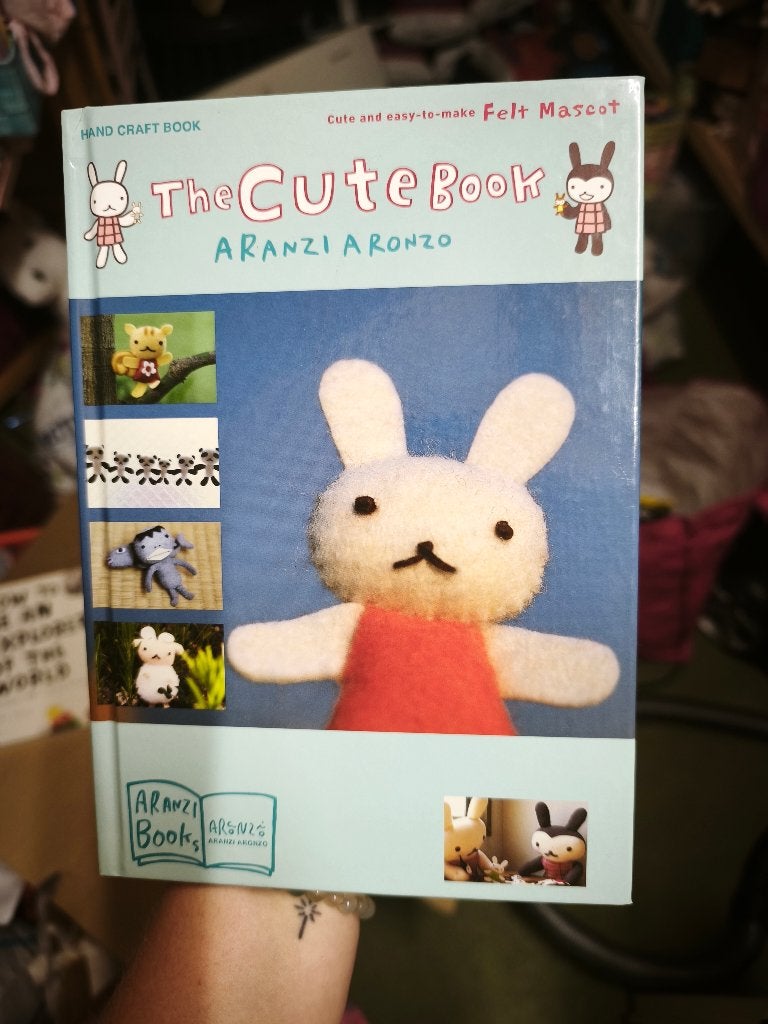 Boek: the cute book, Boeken, Ophalen of Verzenden, Zo goed als nieuw, Borduren en Naaien