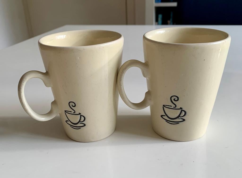 Twee koffie bekers , Just mugs, England, Huis en Inrichting, Keuken | Servies, Ophalen of Verzenden, Zo goed als nieuw, Overige stijlen