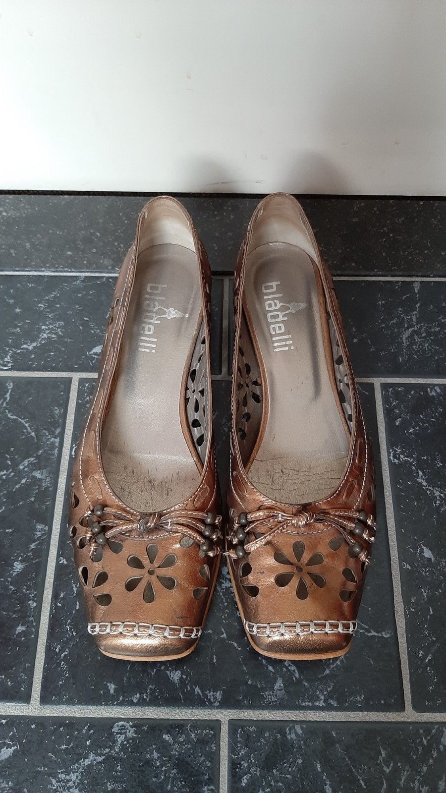 ZGAN GOUDKLEURIGE LEREN BLADELLI BALLERINA'S INSTAPPERS 39, Bladelli, Overige kleuren, Ophalen of Verzenden, Sneakers of Gympen