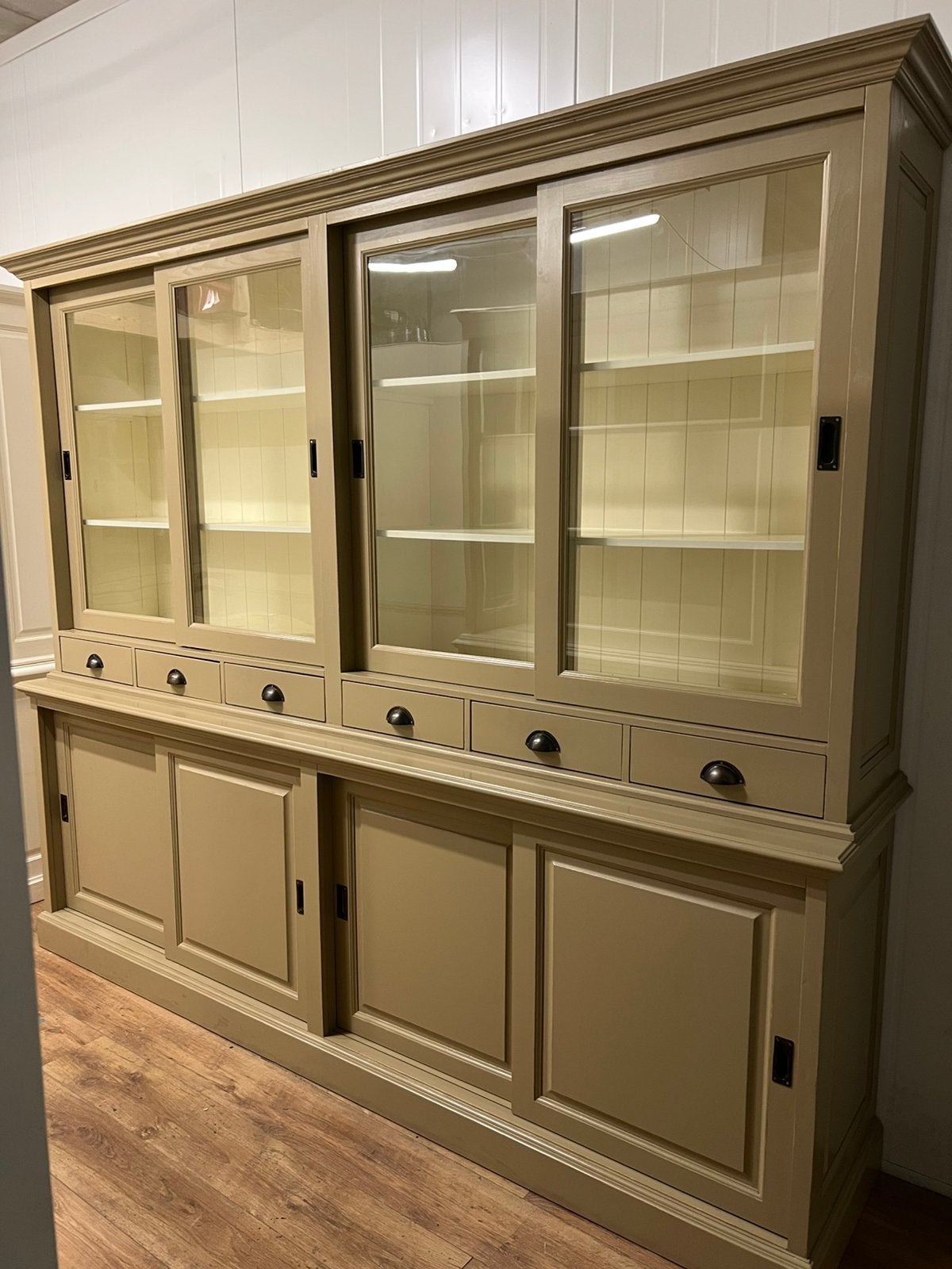 Foto 3 van buffetkaste / winkelkast /vitrinekast /servieskast