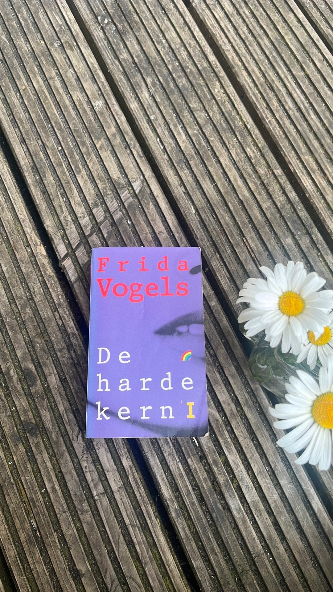 Frida Vogels - De harde kern 1 (pocket), Boeken, Ophalen of Verzenden, Gelezen, Nederland