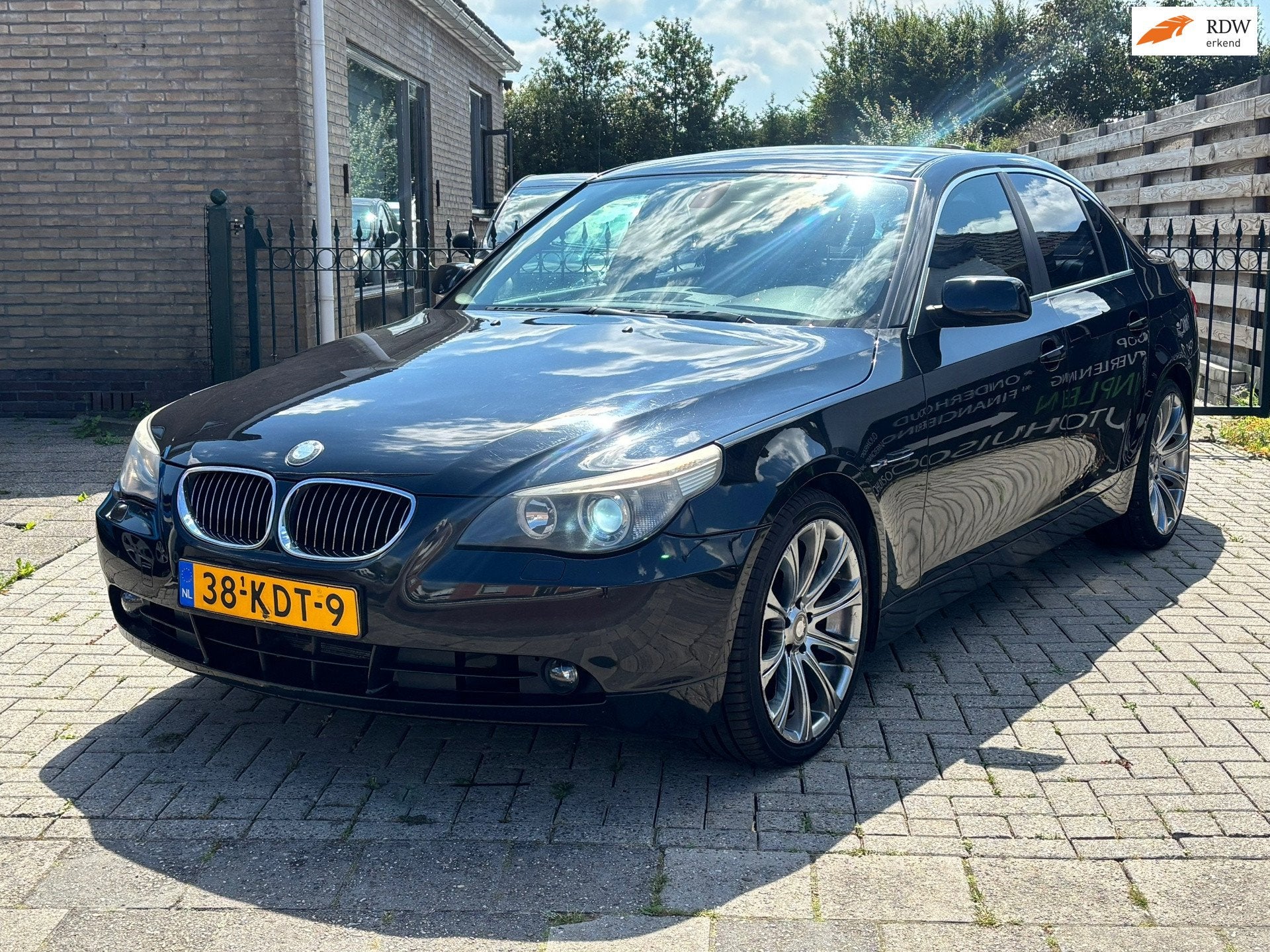 BMW 5-serie 525i Executive | automaat | nieuwe apk | carplay, Auto's, BMW, Automaat, Achterwielaandrijving, Gebruikt, 2000 kg