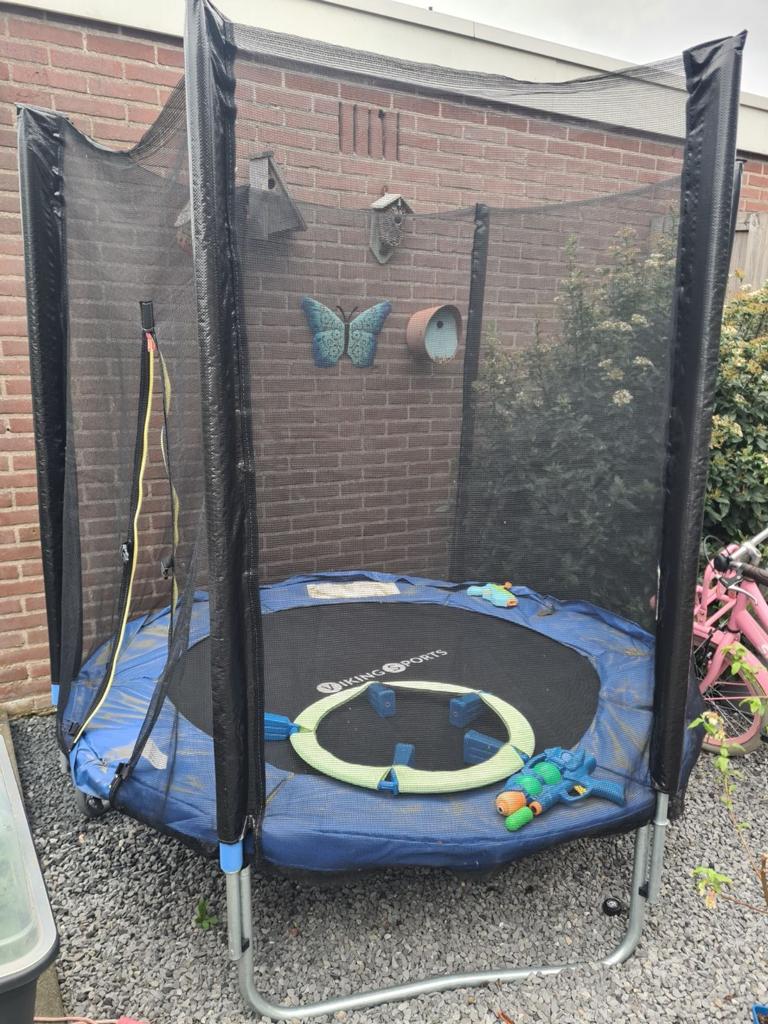 Trampoline, Ophalen, Zo goed als nieuw