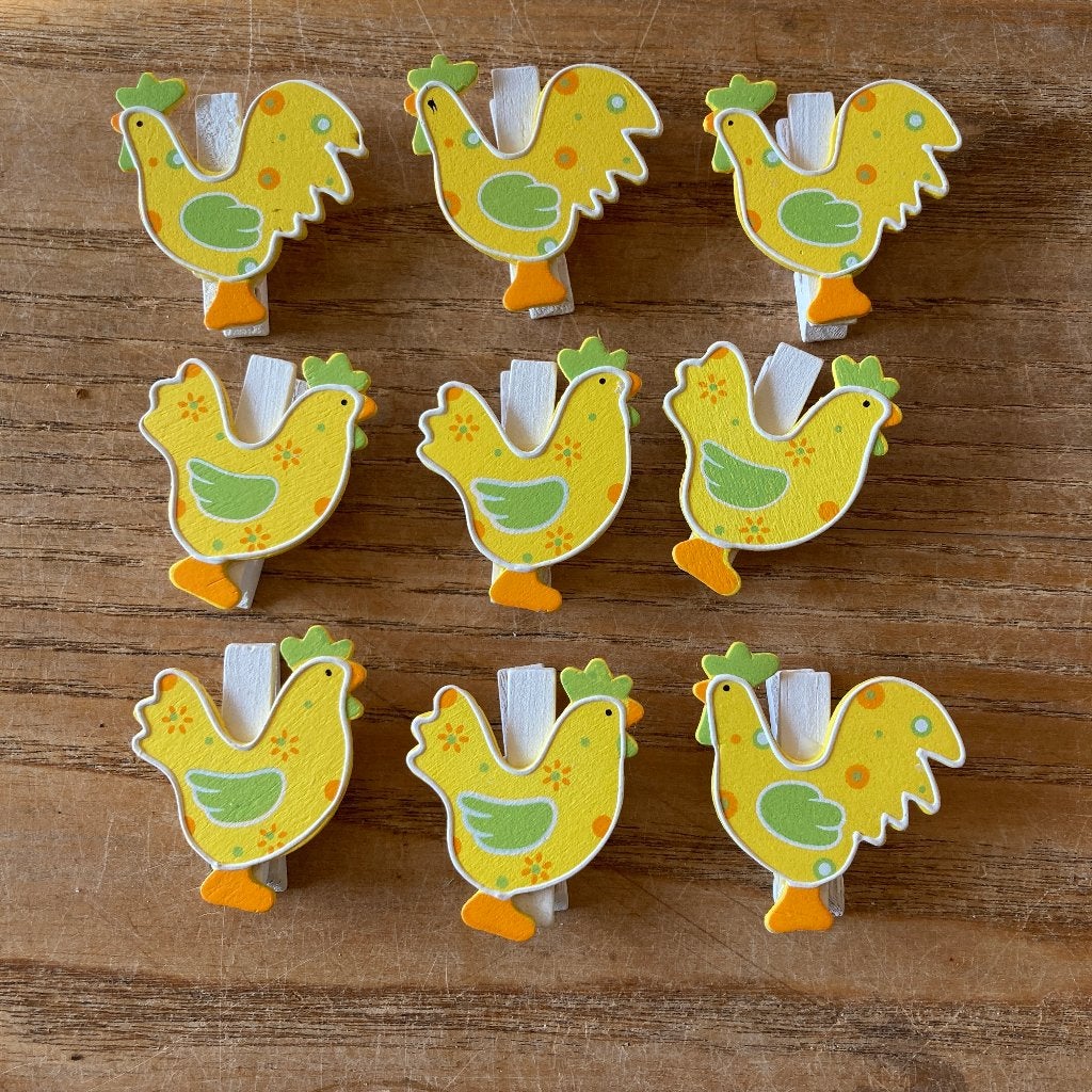 9x Paasdecoratie pasen decoratie knijper kip (hoogte 4cm), Diversen, Pasen, Ophalen of Verzenden, Zo goed als nieuw