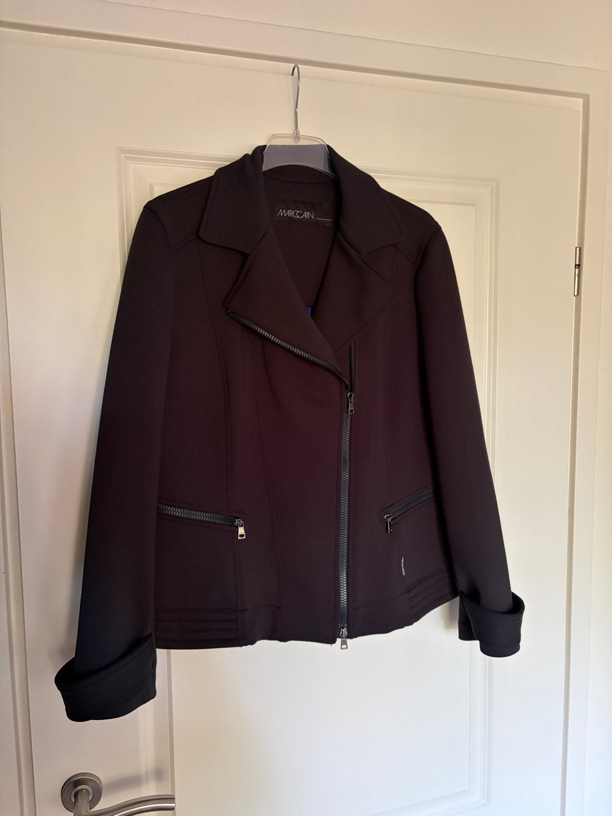 Marc Cain Zwart Scuba Jersey Jasje Maat N6 (L), Verzenden, Zo goed als nieuw, Maat 42/44 (L), Zwart