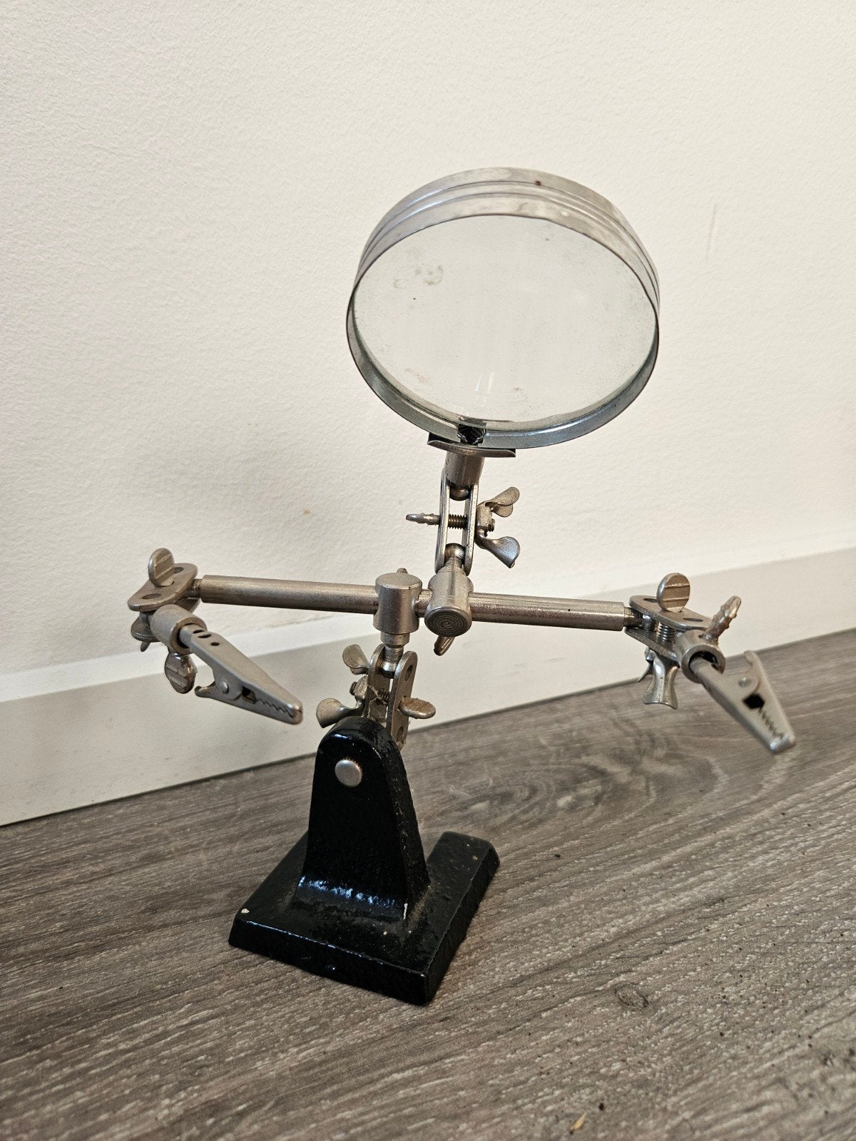 Soldeerhulp met vergrootglas en klemmen, Hobby en Vrije tijd, Vergrootglazen, Loepen en Loeplampen, Ophalen of Verzenden, Gebruikt