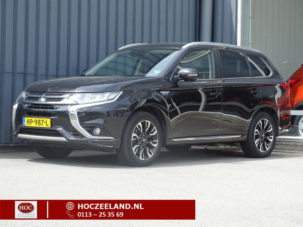 Mitsubishi Outlander 2.0 PHEV instyle+ Schuif-/Kanteldak | S, 1998 cc, 4 cilinders, 1820 kg, Zwart