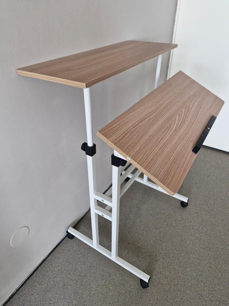 Zit/sta bureau laptoptafel 80 x 60 cm met wieltjes, Ophalen, In hoogte verstelbaar, Zo goed als nieuw