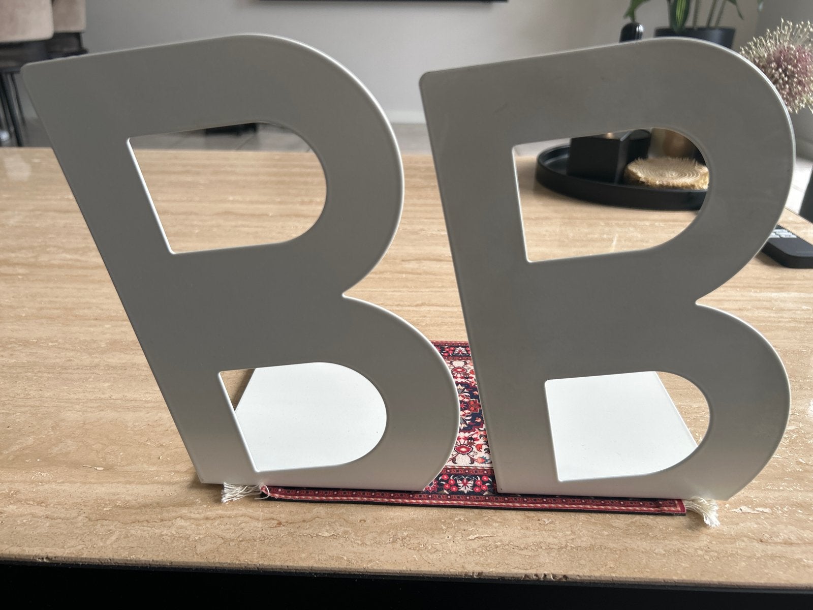 IKEA B-vormige boekensteunen - Grijs metaal, Huis en Inrichting, Woonaccessoires | Overige, Ophalen of Verzenden, Zo goed als nieuw