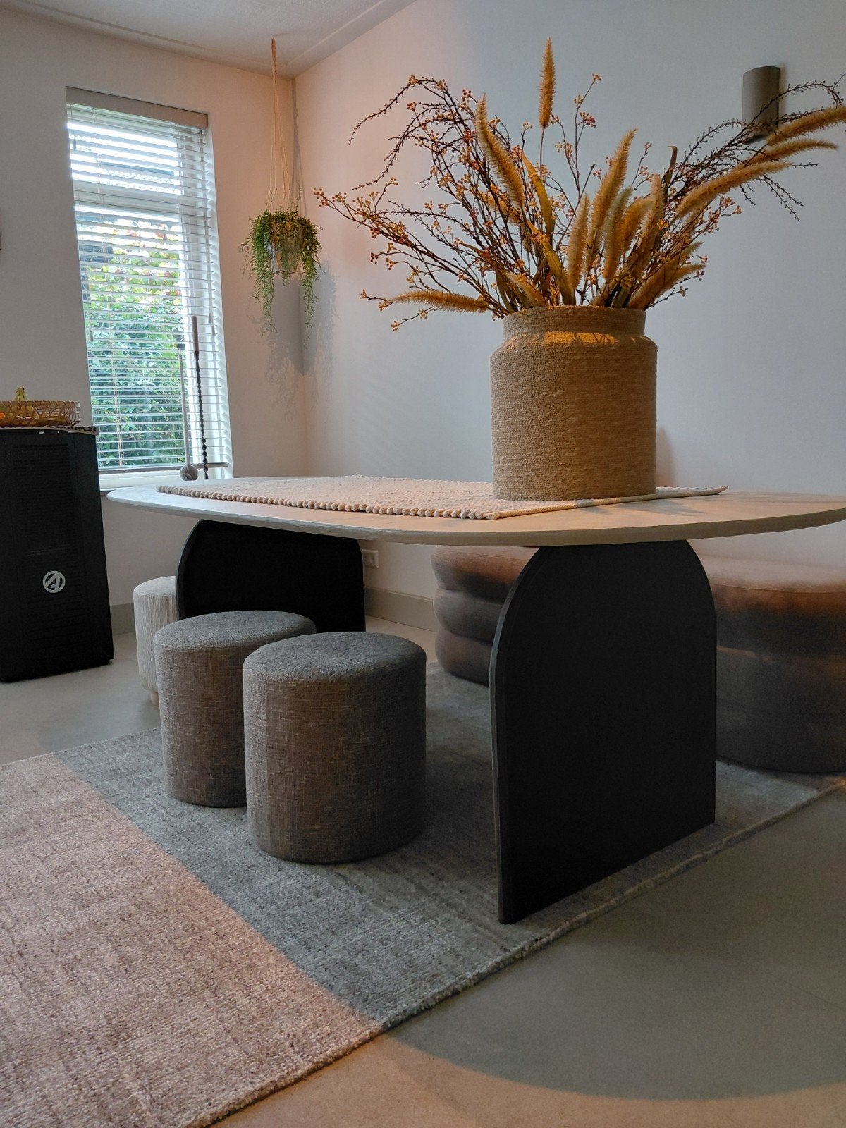 Ovale eettafel met betoncire blad - Japandi stijl, Ophalen, 200 cm of meer, 50 tot 100 cm, Zo goed als nieuw