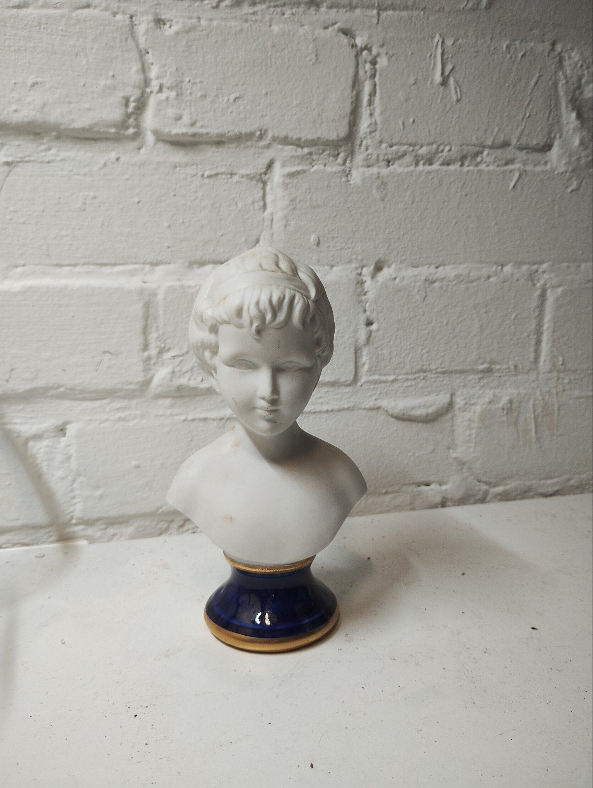 Vintage gipse buste van jongen, blauw/goud voet, Ophalen of Verzenden, Zo goed als nieuw, Mens