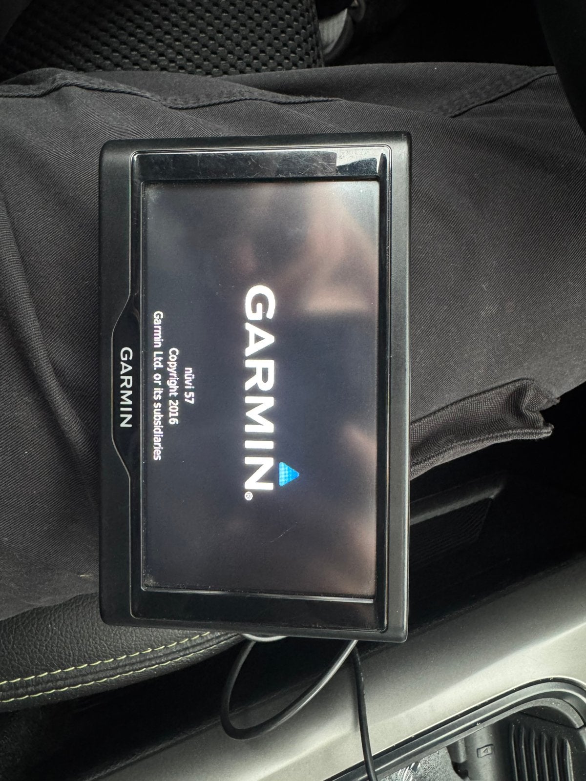 Garmin nüvi 57 GPS navigatiesysteem – compleet met autolader, Ophalen of Verzenden, Zo goed als nieuw