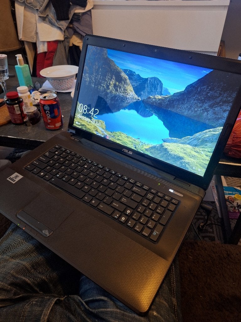 Goedwerkende Asus X72J laptop met goede oplader en battery, Met videokaart, Asus, Zo goed als nieuw, Gaming