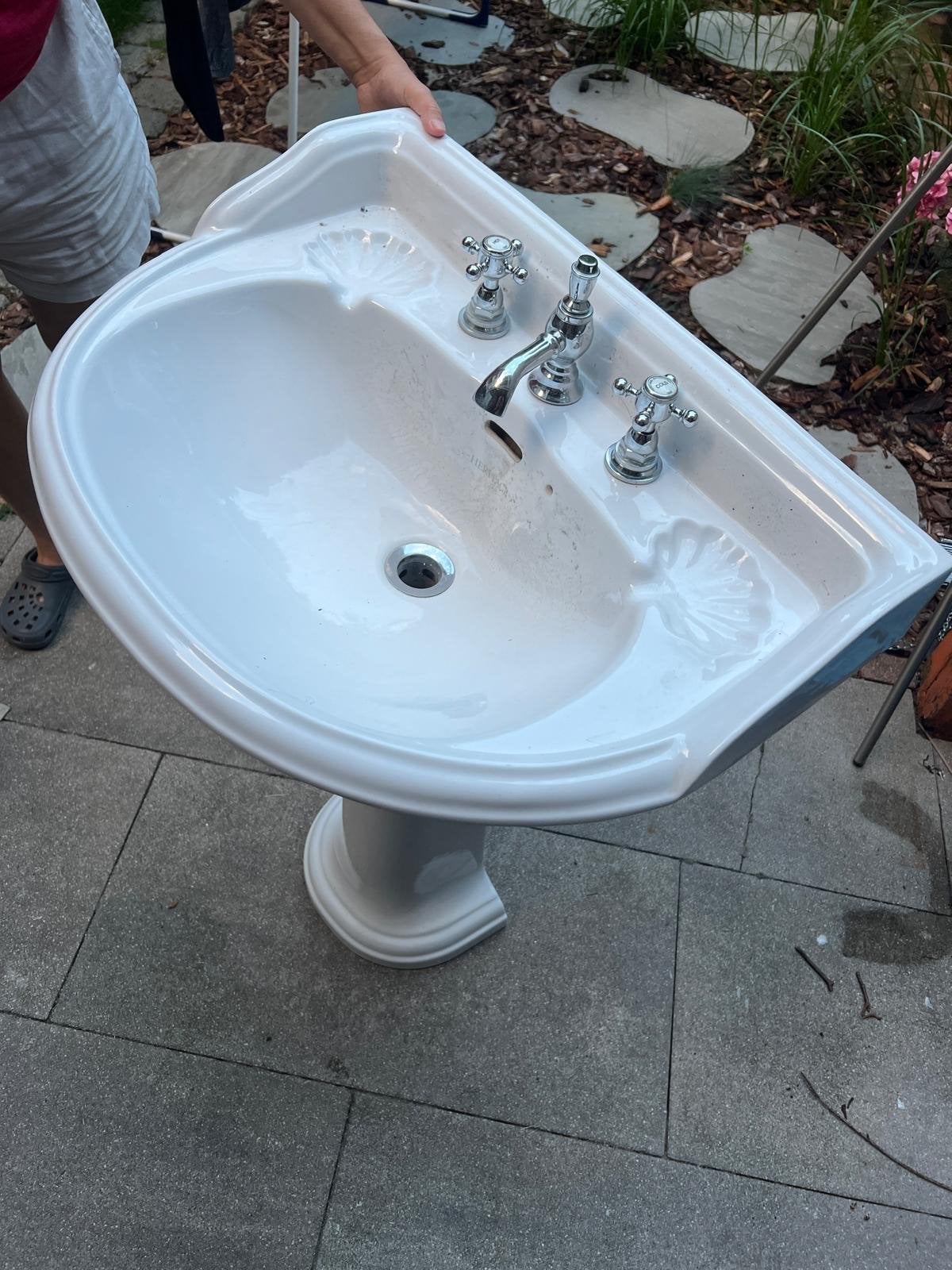 Wastafel met zuil en kranen - Heritage Bathrooms, Doe-het-zelf en Verbouw, Ophalen of Verzenden, Gebruikt, Chroom, Wastafel