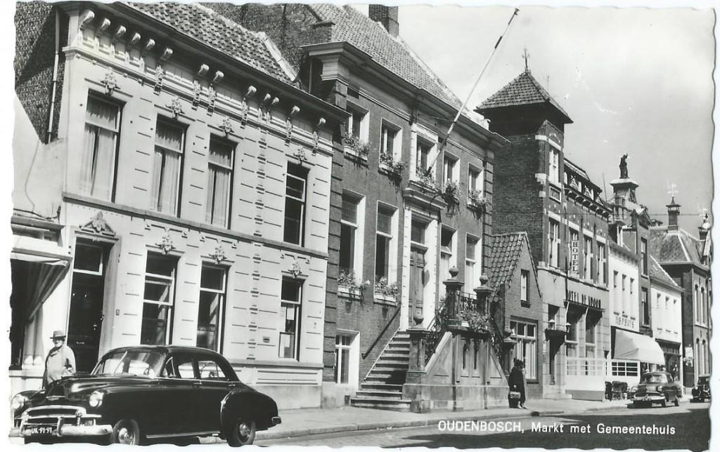 Ansichtkaart OUDENBOSCH    Markt met gemeentehuis, Verzamelen, Ansichtkaarten | Nederland, Verzenden, 1960 tot 1980, Ongelopen