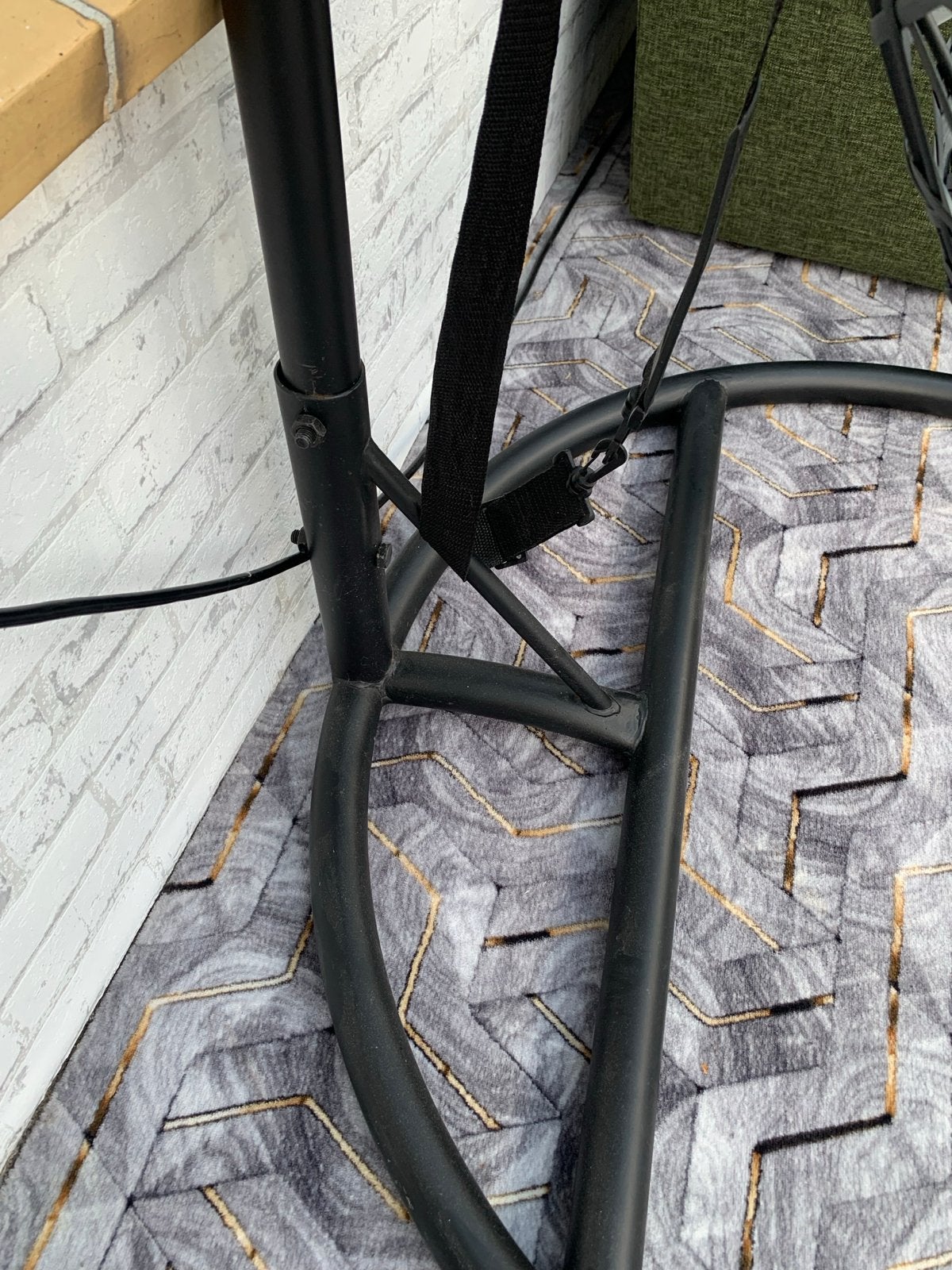 Zwarte hangstoel met standaard, Tuin en Terras, Ophalen, Gebruikt, Wicker