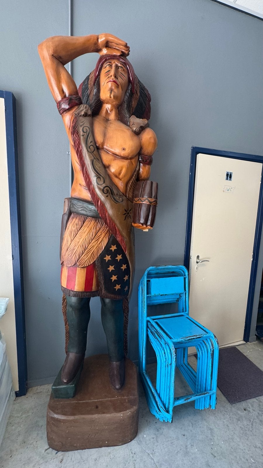 Groot Houten Beeld van Indiaan - Handgesneden, Ophalen, Meer dan 2 meter, Beeld, Hout