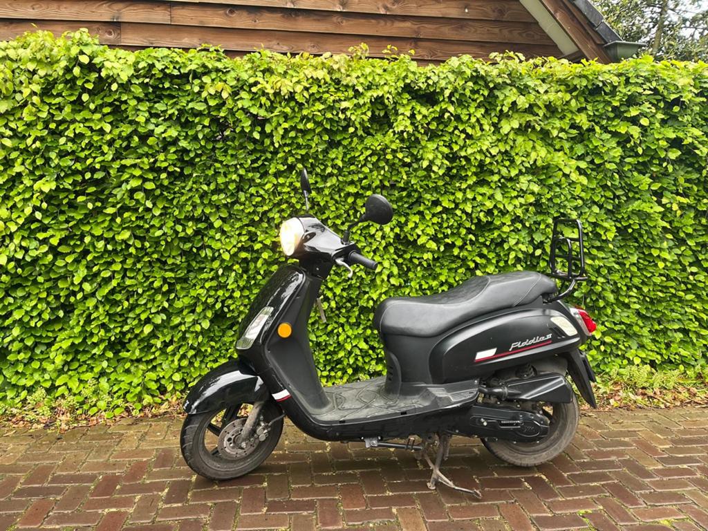 Sym Fiddle 2 scooter - Zwart, Fietsen en Brommers, Ophalen, Maximaal 45 km/u, Zo goed als nieuw, Benzine
