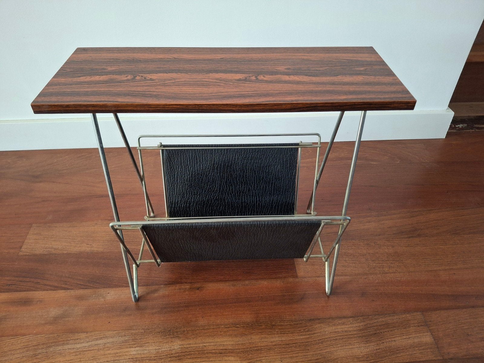 Vintage Bijzettafel met Tijdschriftenrek - Jaren '60, Ophalen, Minder dan 45 cm, Gebruikt, 55 tot 75 cm
