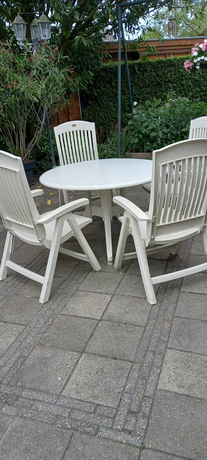 Tuinset met 4 stoelen en ronde tafel (120 cm), Ophalen, 4 zitplaatsen, Kunststof, Gebruikt