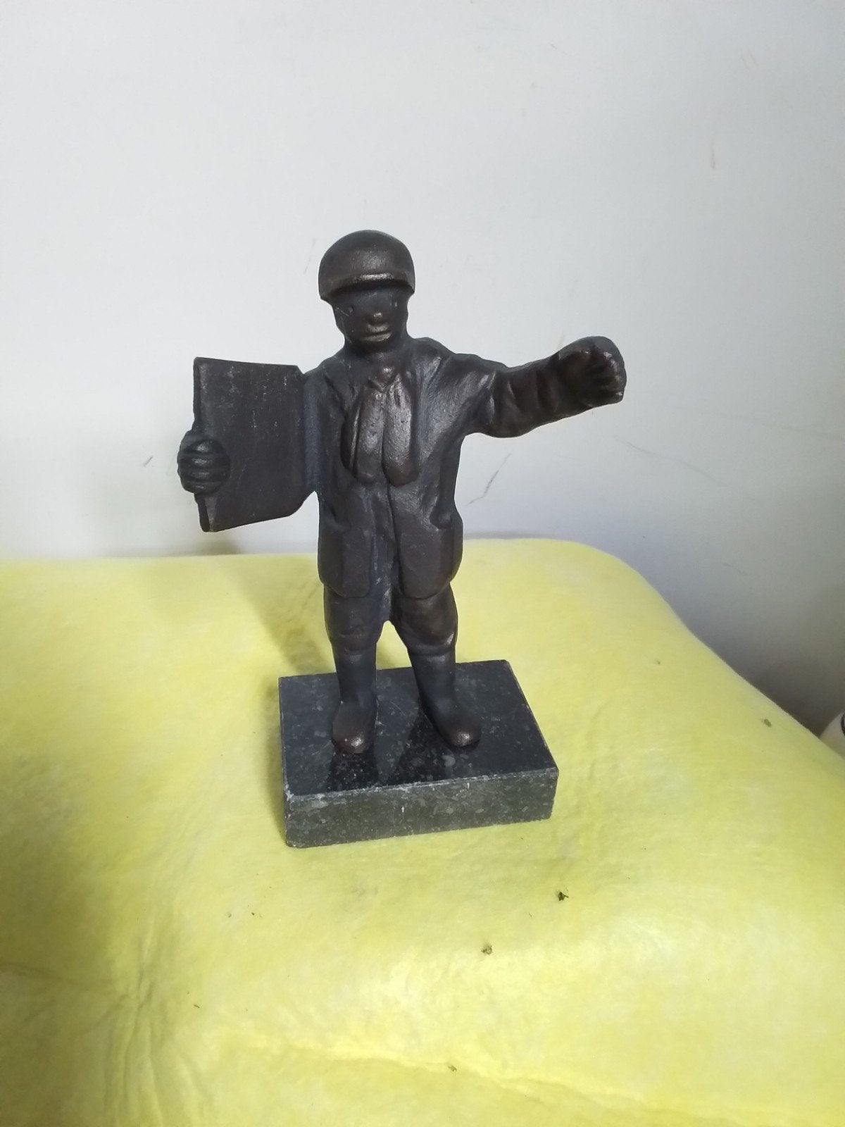 15401) mooi bronze beeld van opzichter  hoog 15cm, Ophalen of Verzenden