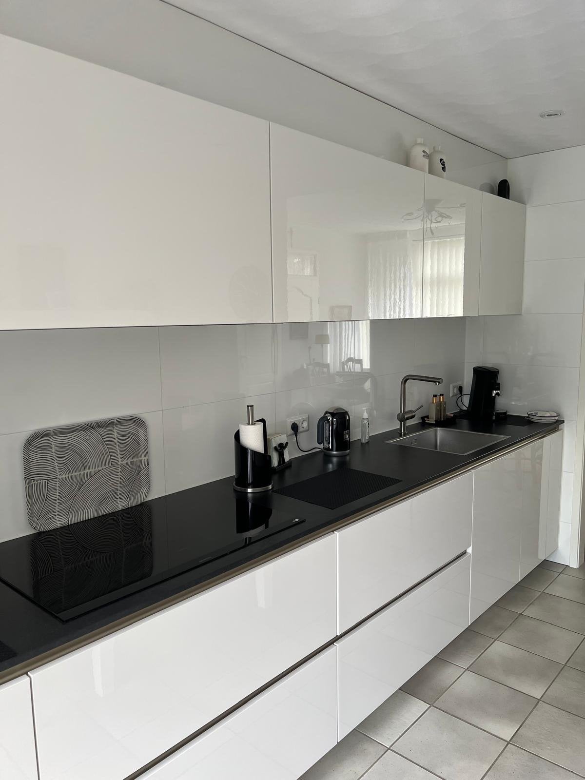 Moderne SieMatic keuken met Siemens apparatuur, Ophalen, Wit, Enkelwandige keuken, Zo goed als nieuw