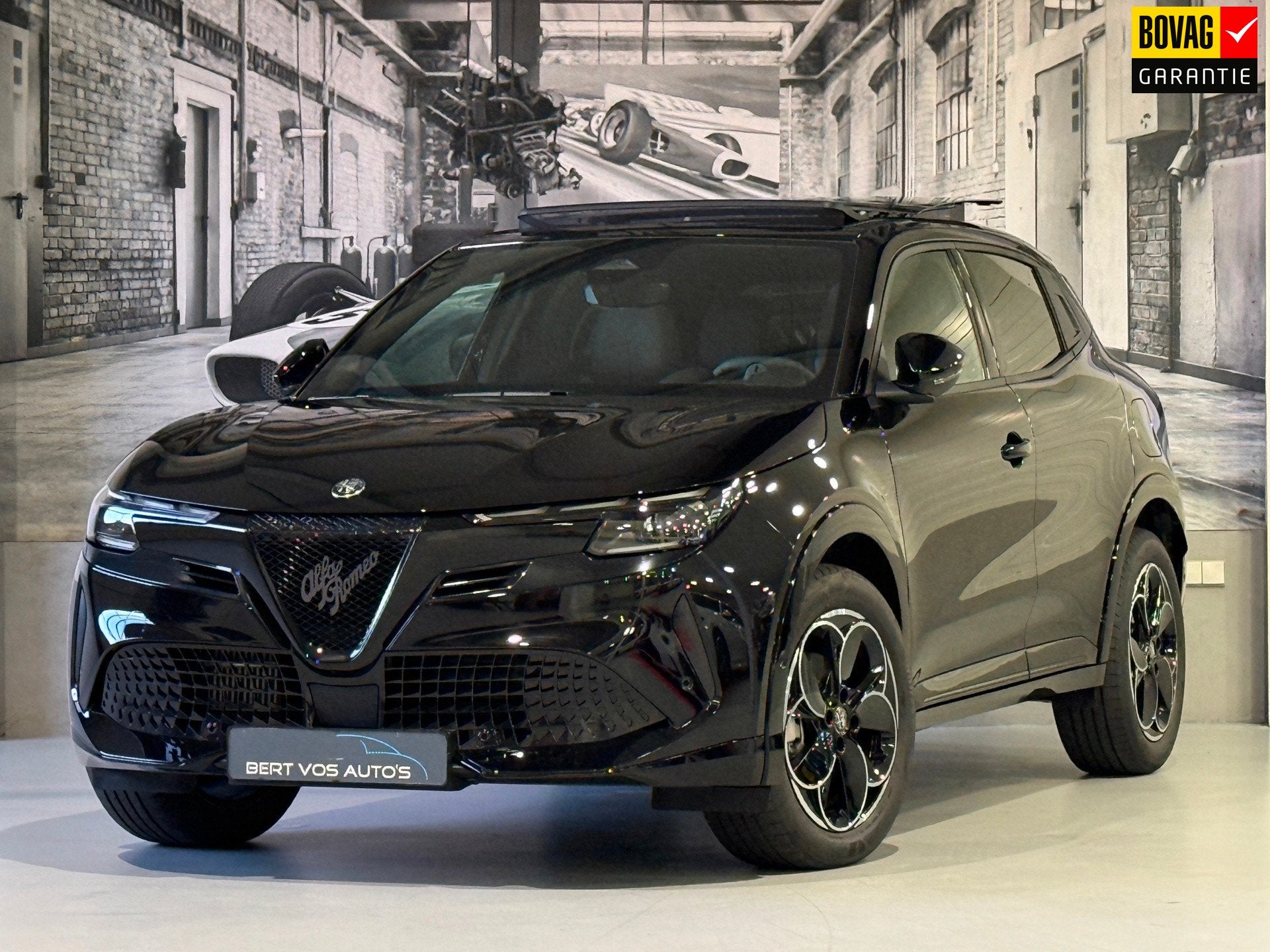 Alfa Romeo Junior 1.2 Turbo Hybrid Ibrida Ti Black Edition, Auto's, 145 pk, Zwart, 1199 cc, 15 kWh