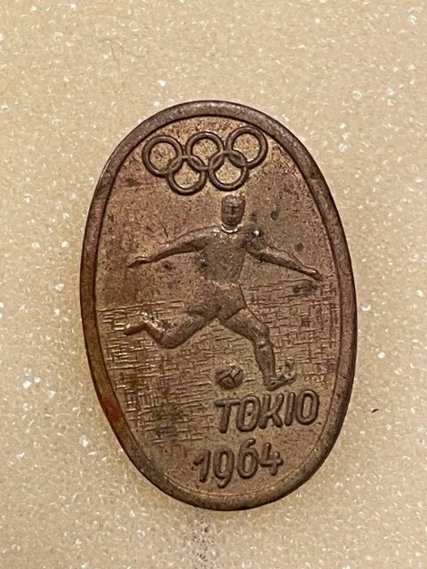 Olympia Tokio 1964 voetbal speldje, Ophalen of Verzenden, Zo goed als nieuw, Overige onderwerpen