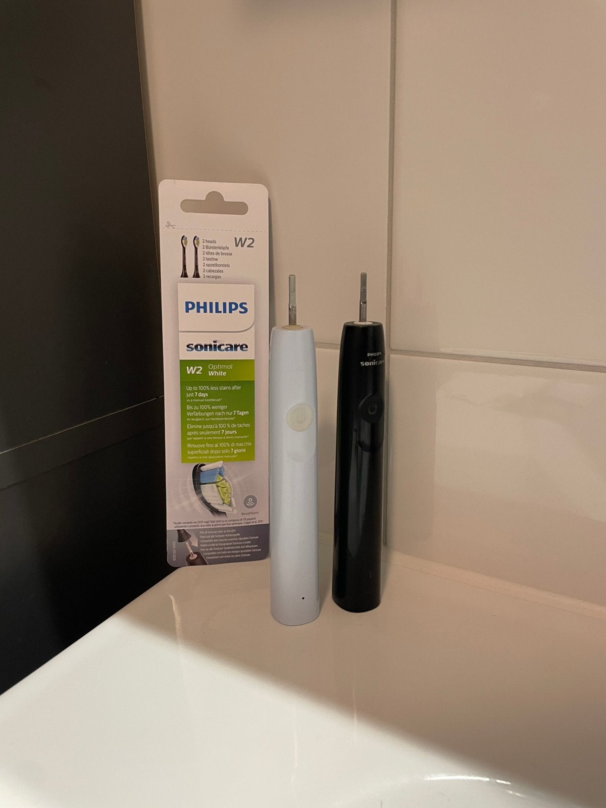 Tandenborstels Philips Sonicare met lader en opzetborstels, Ophalen of Verzenden, Gebruikt, Tandenborstel