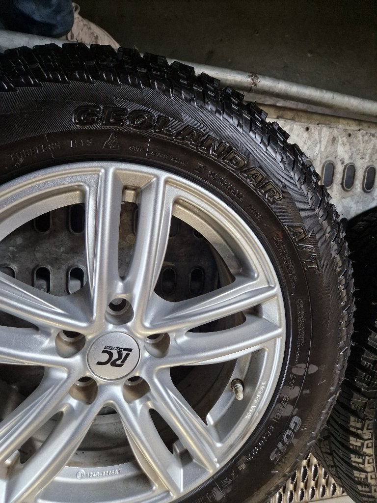 Foto 4 van 16-inch RC-Design RC27 4 stuks velgen incl. A/T banden