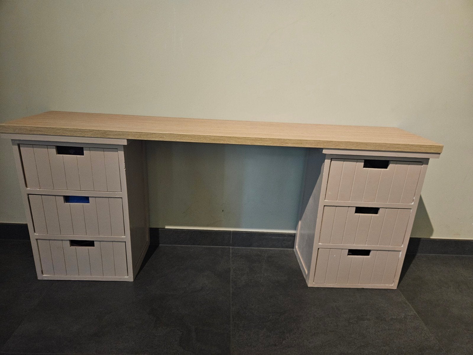 Leuke roze make-up tafel/bureau met houten blad, Huis en Inrichting, Ophalen, Met lades, Hout, Roze