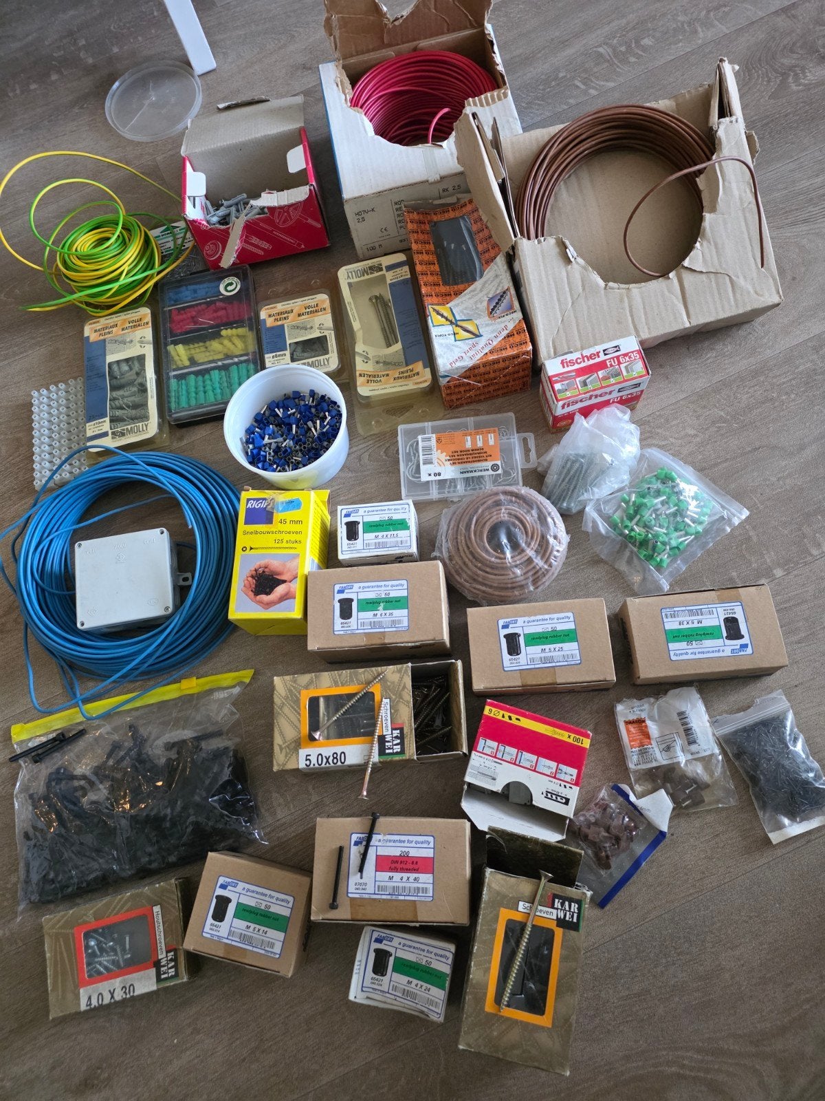 In 1 koop schroeven, pluggen en bevestigingsmateriaal, Ophalen of Verzenden