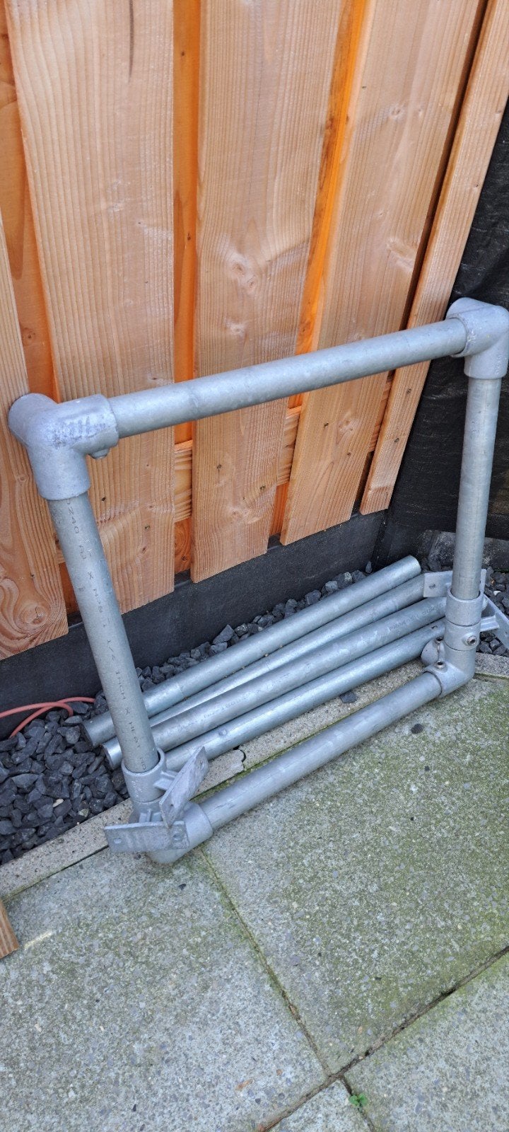 Steigerbuis constructie voor tafel, Ophalen