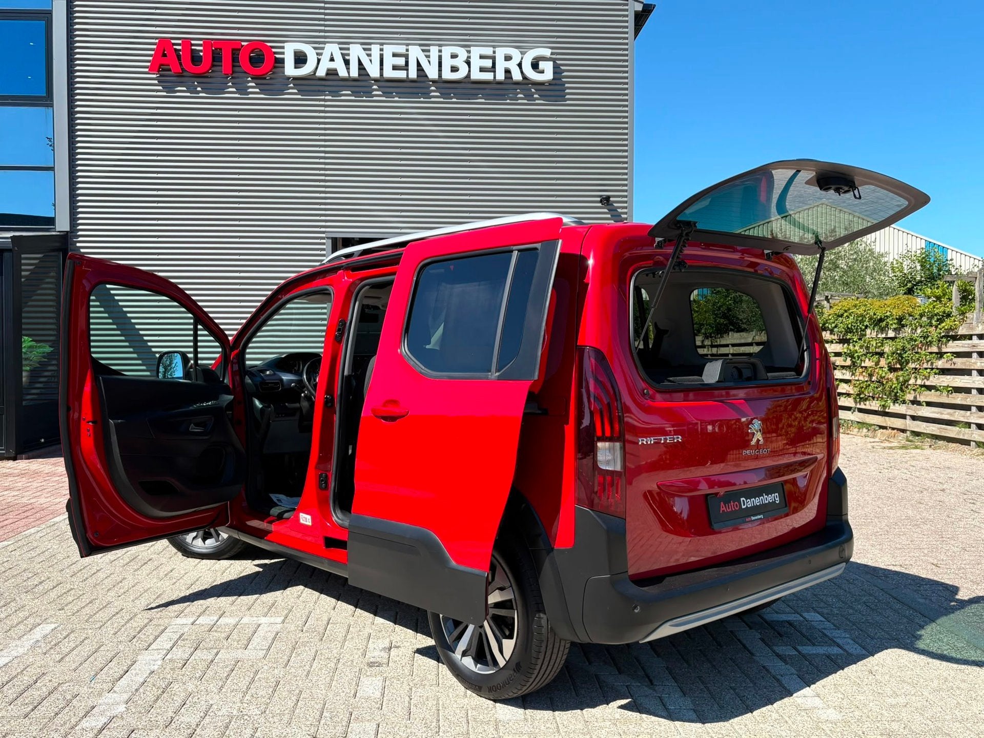Peugeot Rifter 1.2 Puretech Allure NIEUW-STAAT! GARANTIE, Auto's, Voorwielaandrijving, Dealer onderhouden, Adaptive Cruise Control