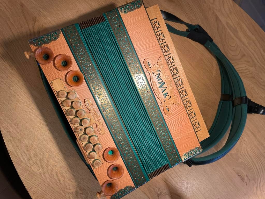 Steirische Harmonika - NOVAK NATURA CLASSIC GCFB, Muziek en Instrumenten, Accordeons, Ophalen of Verzenden, Zo goed als nieuw