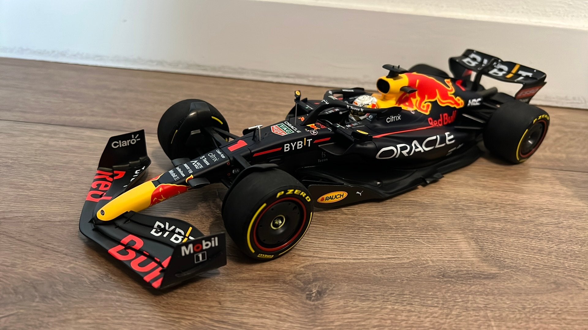 Rb18 2022 max verstappen 1:18 minichamps f1, Verzamelen, Ophalen of Verzenden, Zo goed als nieuw, Formule 1