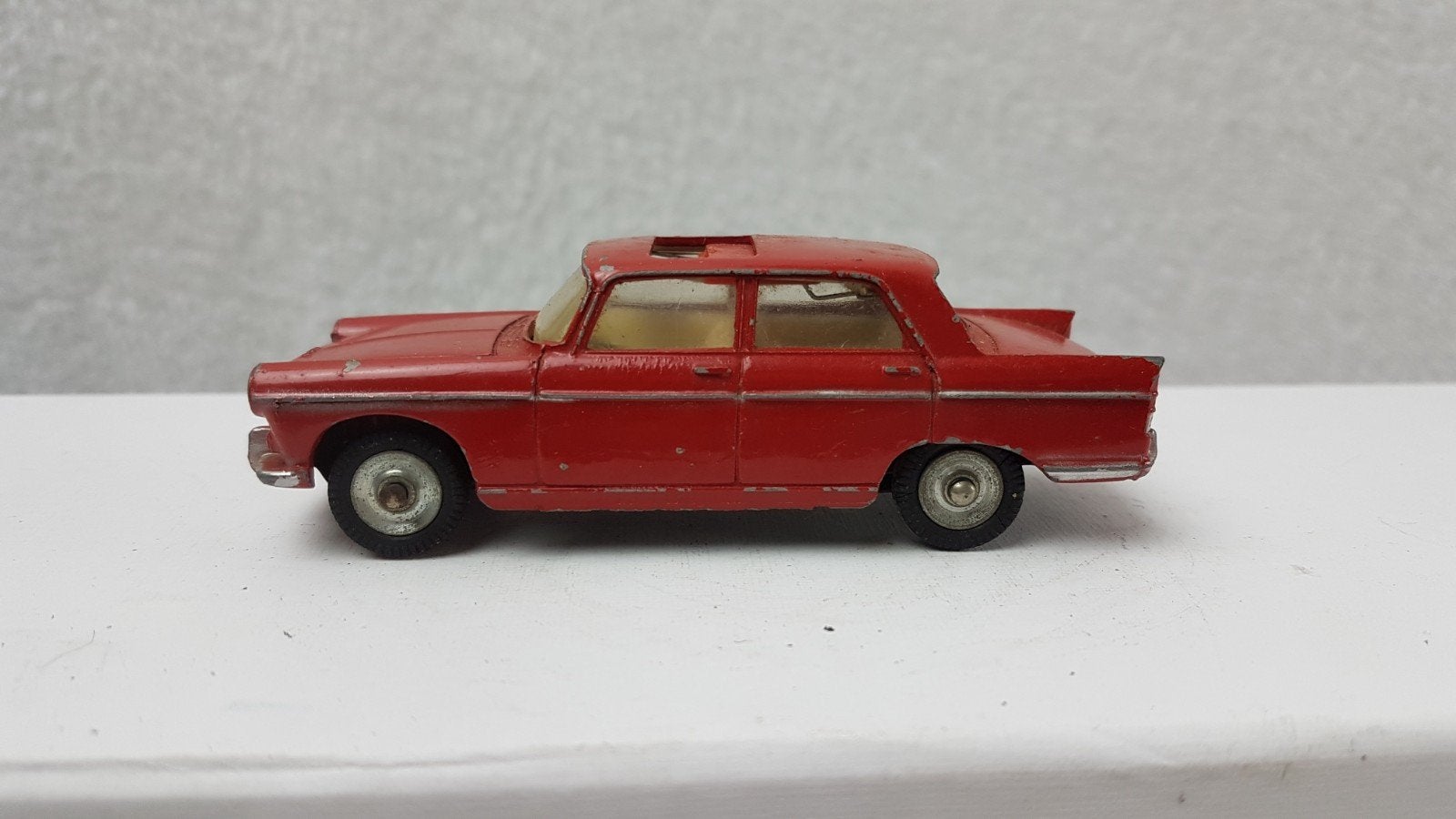 Dinky Toys Peugeot 404 - Rood - Vintage Speelgoedauto, Ophalen of Verzenden, Gebruikt, Auto