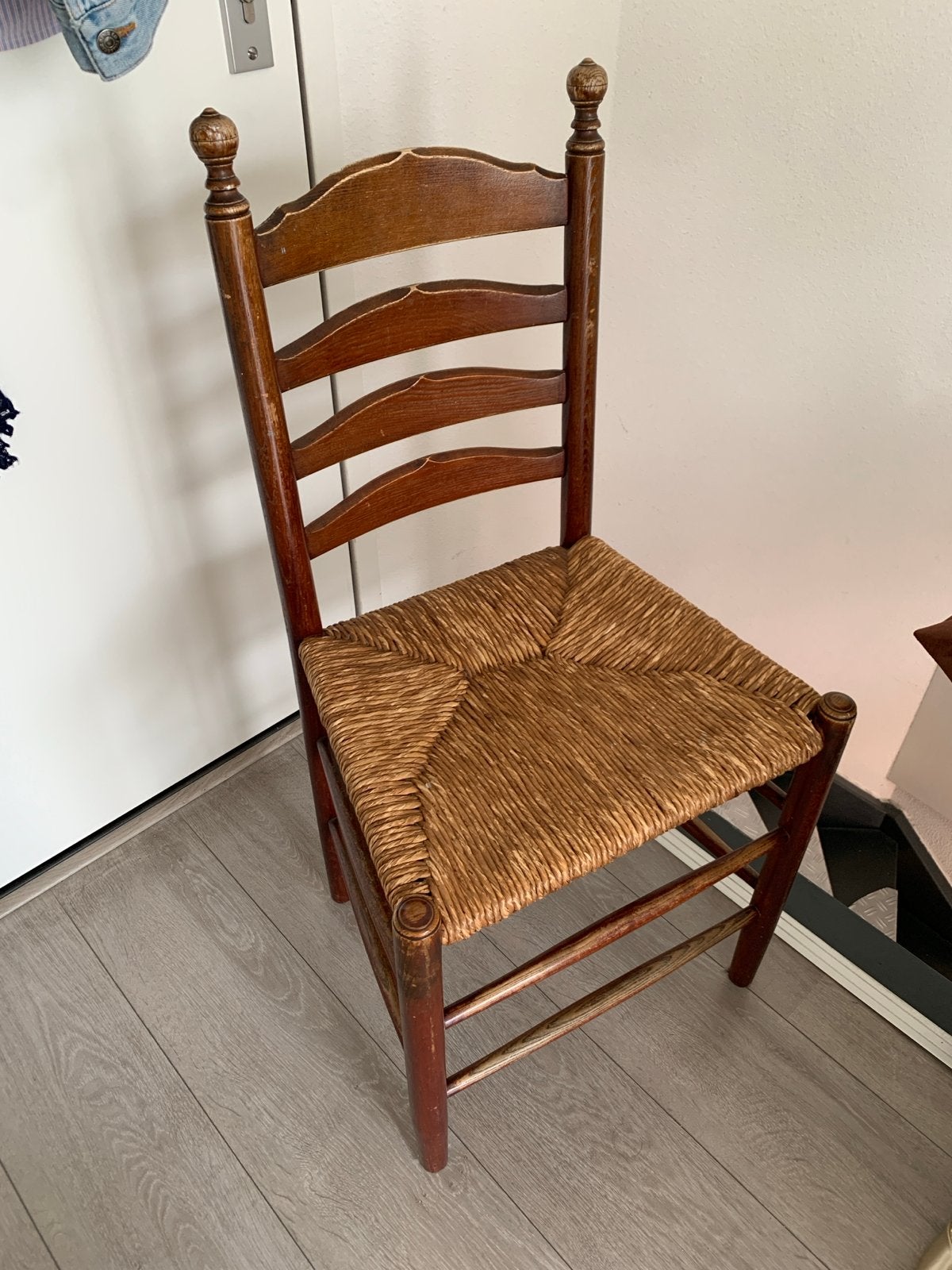 Vintage houten stoel met rieten zitting / wooden chair, Ophalen
