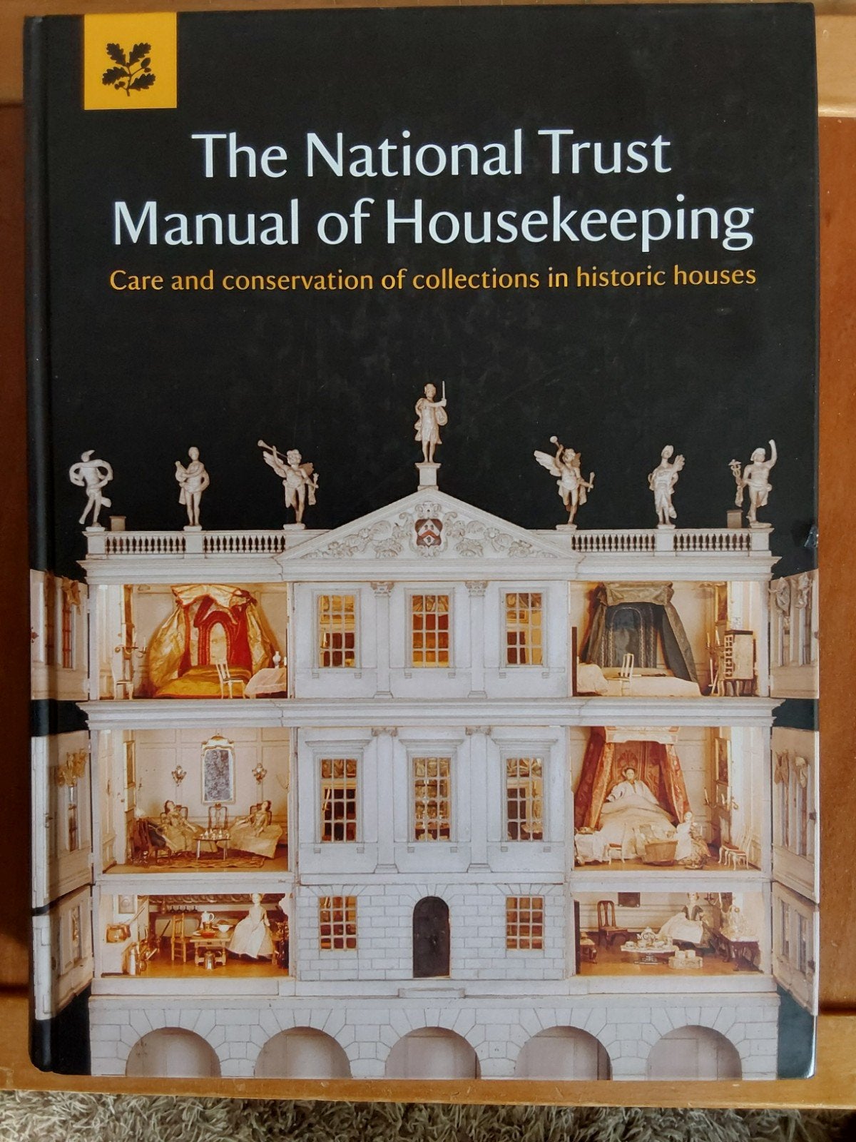 The National Trust Manuel of Housekeeping [Taal: Engels ], Ophalen, Zo goed als nieuw