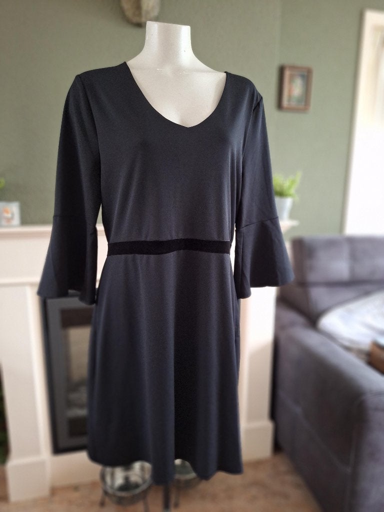 K-Design K Design trompet mouw jurk XXL zwart, Kleding | Dames, Jurken, K-design, Verzenden, Zwart, Maat 46/48 (XL) of groter