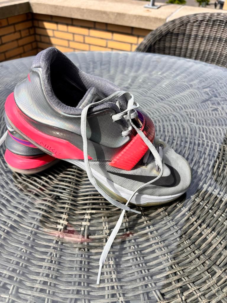 Nike KD Trey 5 X - Maat 37 - Grijs/Roze, Ophalen, Gedragen, Overige kleuren, Sneakers of Gympen