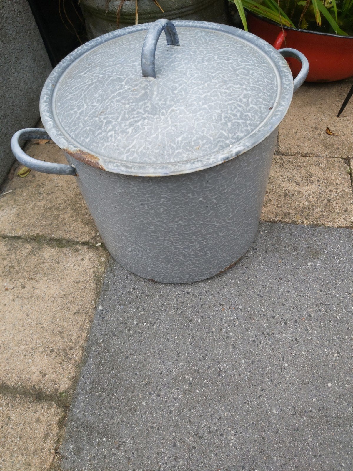 Gewolkte wasketel met gebruikersporen, Ophalen