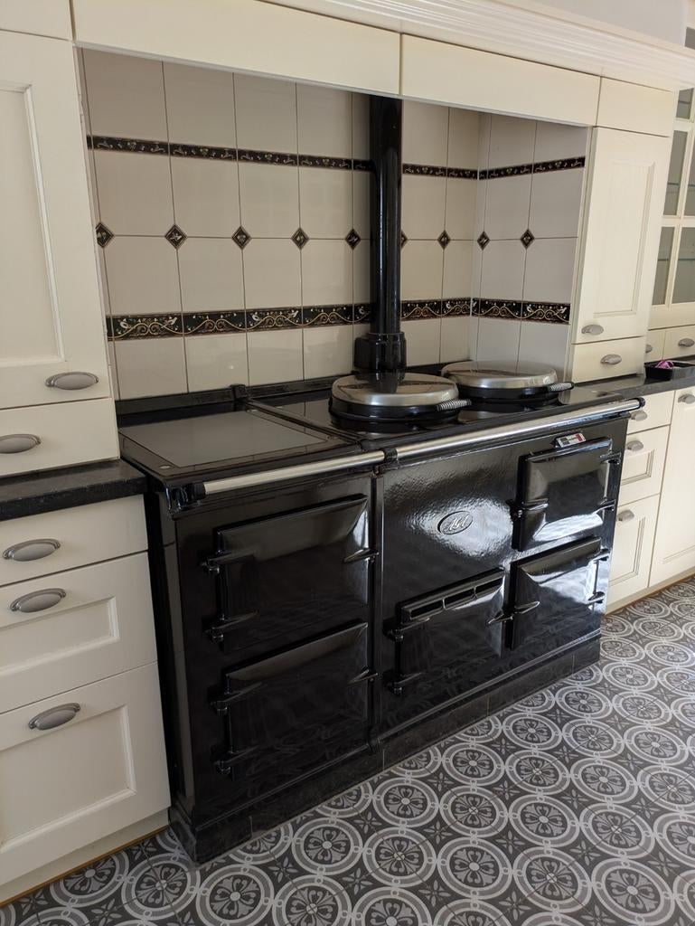 AGA  GE Fornuis - Zwart, prachtig Klassiek, Robuust Fornuis, Gebruikt, Warmhoudplaat, 60 cm of meer, 3 kookzones of minder
