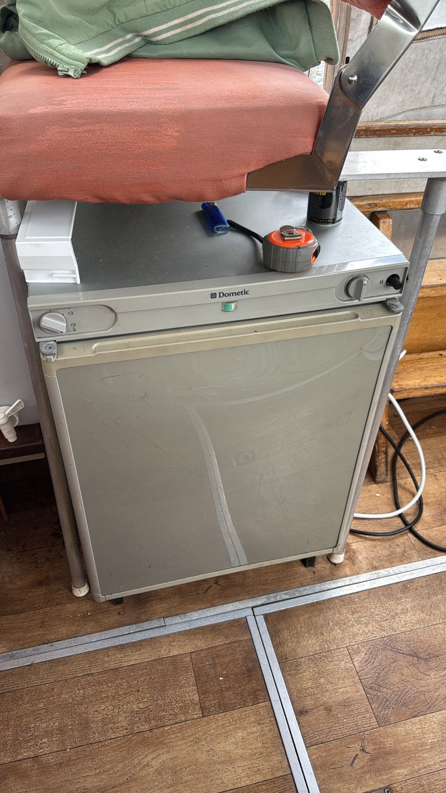 Dometic CombiCool RF 60 – Stille 3-weg koelkast (Gas/12V/230, Ophalen, Zonder vriesvak, Minder dan 85 cm, Minder dan 75 liter