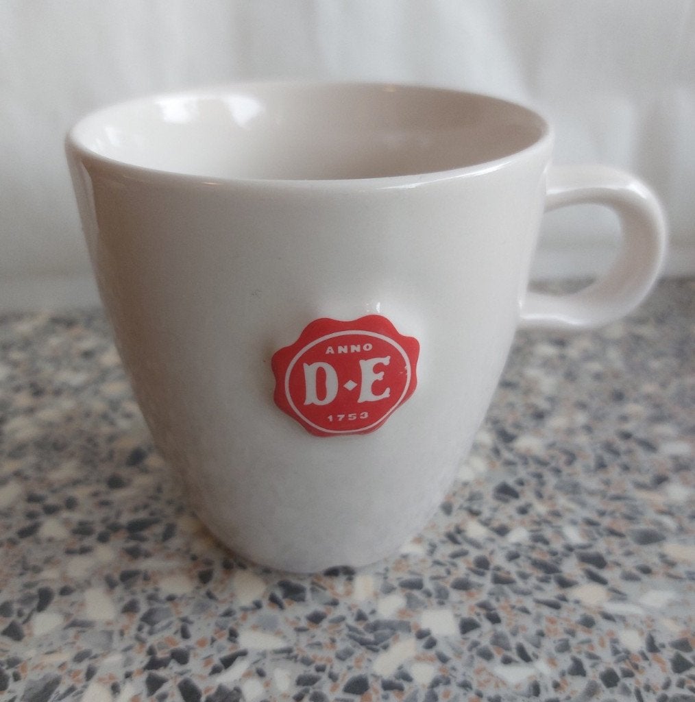 1 beker mok DE Wit Royal Raja Douwe Egberts met oor, Huis en Inrichting, Overige merken, Zo goed als nieuw, Overige stijlen, Aardewerk